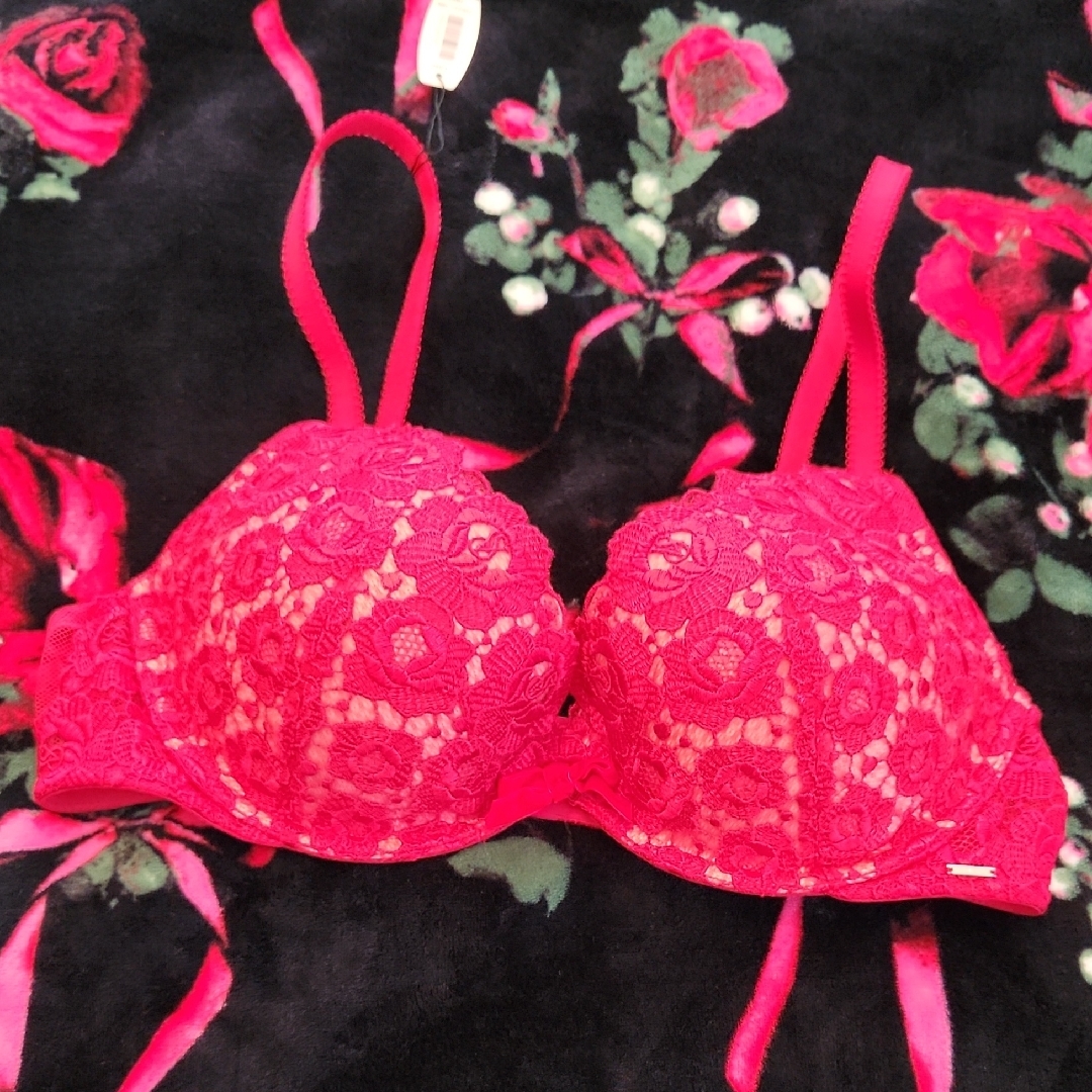The Miracle Bra Elegant Red Lace Bra With Gel Push Up Padding